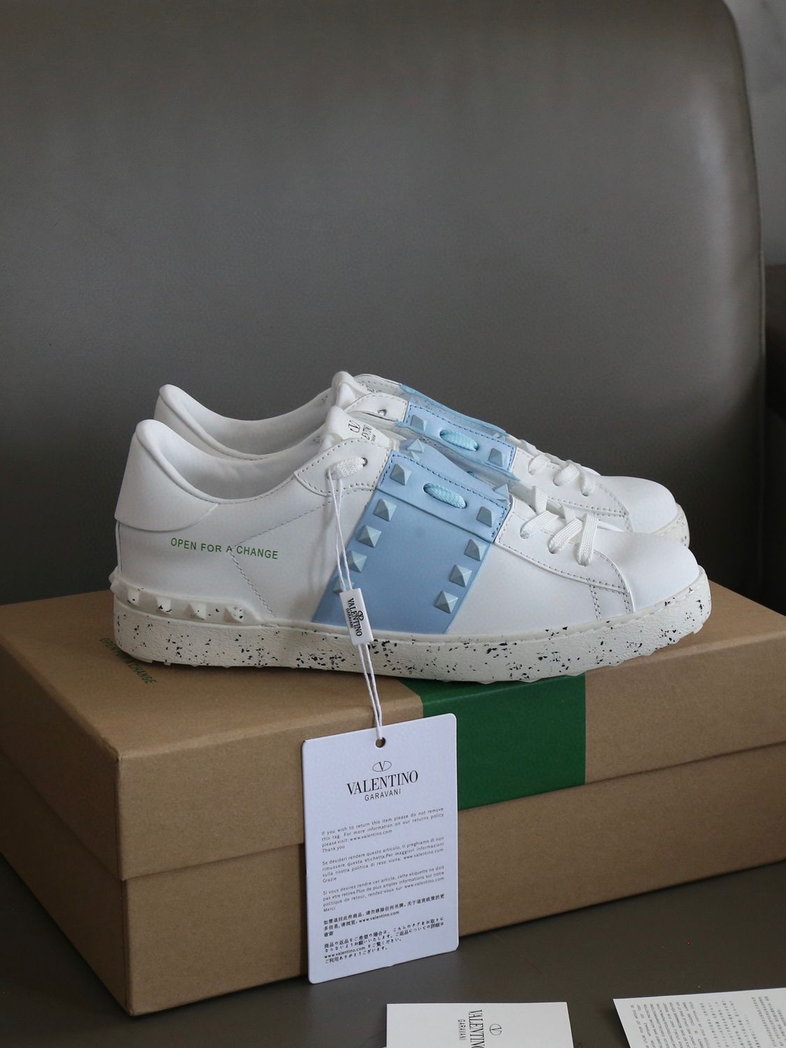 VALENTINO UNISEX DUPE SNEAKERS ROCKSTUD SUGARBLUE