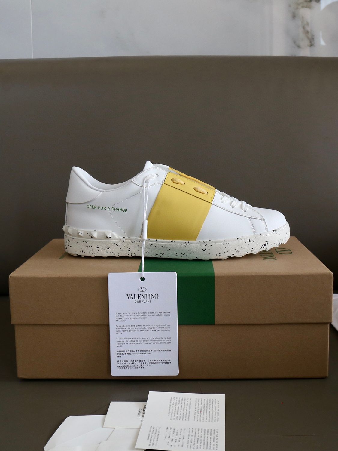 VALENTINO UNISEX DUPE SNEAKERS ROCKSTUD 