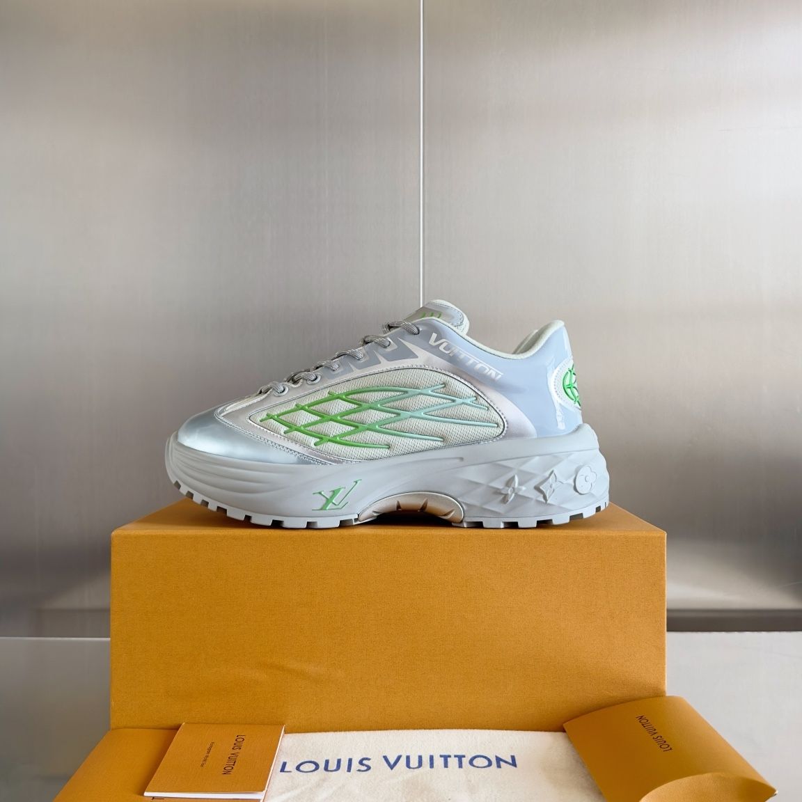 Louis Vuitton Dupe Discovery lace up 