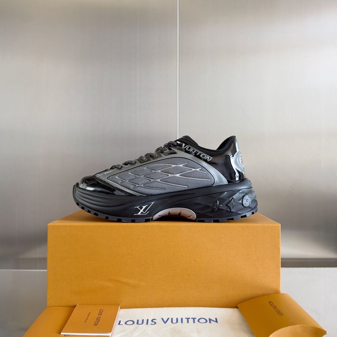 Louis Vuitton Dupe Discovery lace up 
