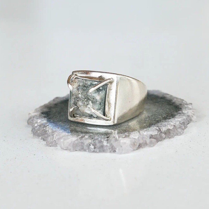 Quatrz signet ring