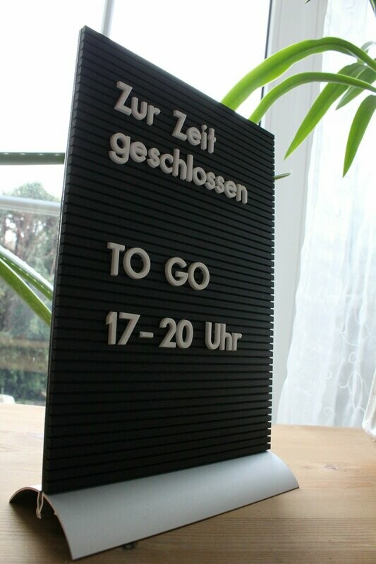 Tischaufsteller DIN A4 schwarz, Quer- oder Hochformat Tischaufsteller DIN A4 schwarz, Quer- oder Hochformat