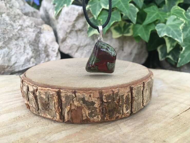 Collier Jaspe Sang de Dragon AAA Naturel Brésil - Confiance en soi et Persévérance - Pierre Top qualité (la meilleure)