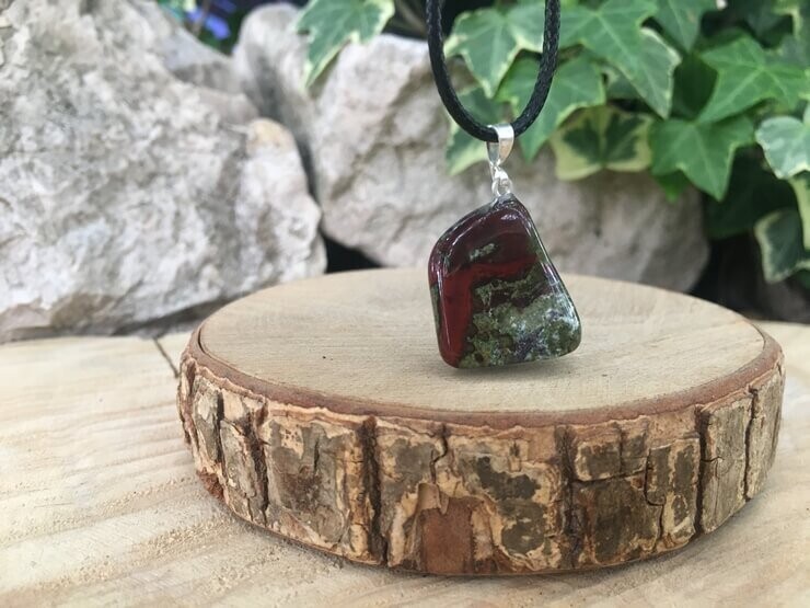 Collier Jaspe Sang de Dragon AAA Naturel Brésil - Confiance en soi et Persévérance - Pierre Top qualité (la meilleure)