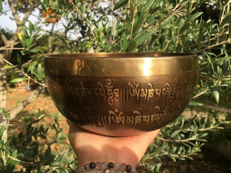 Bol chantant Fait-main Tibet, gravé d'un Mantra Bouddhiste,18 cm, 912 g maillet offert