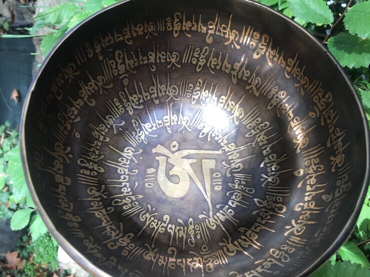 Bol chantant Fait-main Tibet, gravé d'un Mantra Bouddhiste,18 cm, 912 g maillet offert