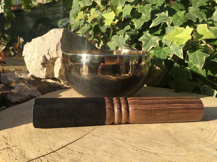 Bol tibétain Ishana martelé à la main,12 cm, 495 g, maillet offert