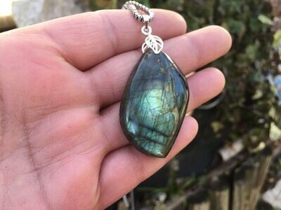 Chaîne et Labradorite A+ Naturelle Madagascar, bélière Argent 925 - Protection et Intégrité énergétique