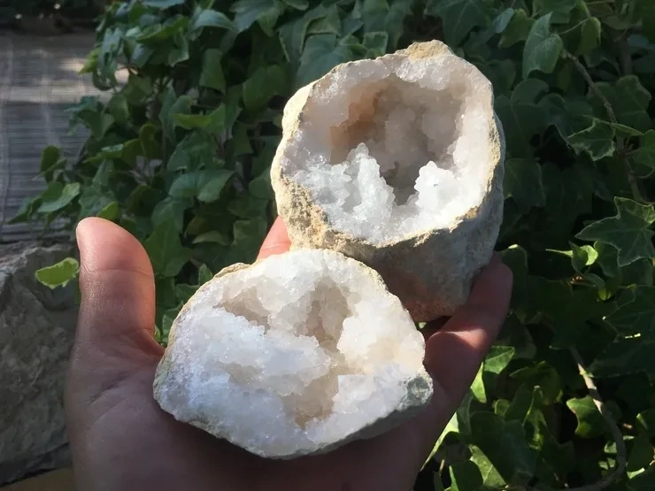 Géode Complète Cristal de roche AAA (660 g) - Maroc - Cristaux Naturels Qualité Exceptionnelle