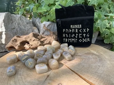 Runes Pierre de Lune A Naturelle Inde - Divination et Talisman Porte-bonheur