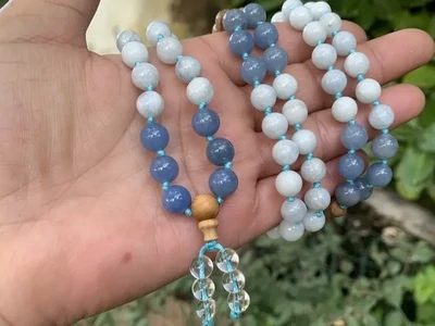 Mala Bouddhiste 108 perles Naturelle Calcite Bleue A, Aventurine Bleue AA et Bois de Santal - Collier Spirituel Fait main en Pièce Unique
