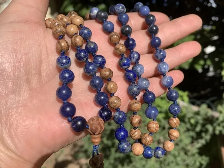 Mala 108 perles Naturelles Sodalite A, Lapis Lazuli A et Bois Santal - Collier Spirituel Fait main en Pièce Unique