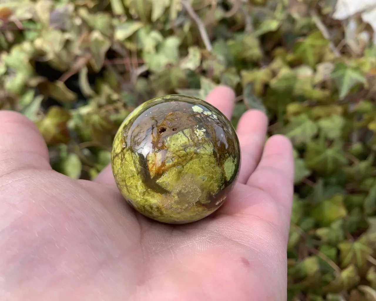 Sphère Opale Verte A (40 mm - 84 g) - Pierre Naturelle Madagascar