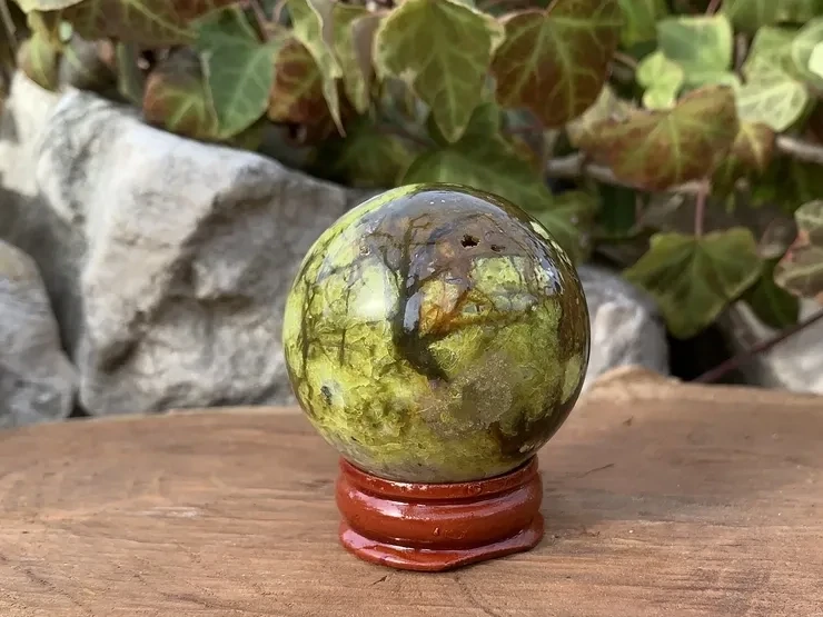 Sphère Opale Verte A (40 mm - 84 g) - Pierre Naturelle Madagascar