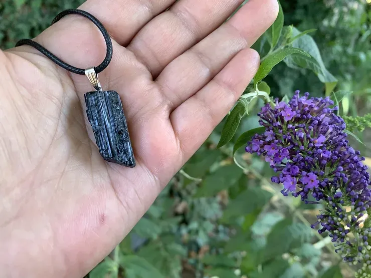 Cordon et pendentif Tourmaline Noire brute AA Naturelle - Madagascar
