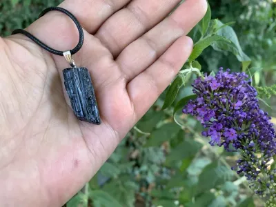 Cordon et pendentif Tourmaline Noire brute AA Naturelle - Madagascar