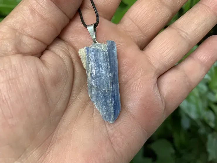 Cyanite bleue brute A