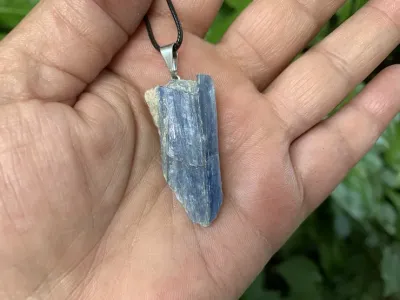 Cyanite bleue brute A