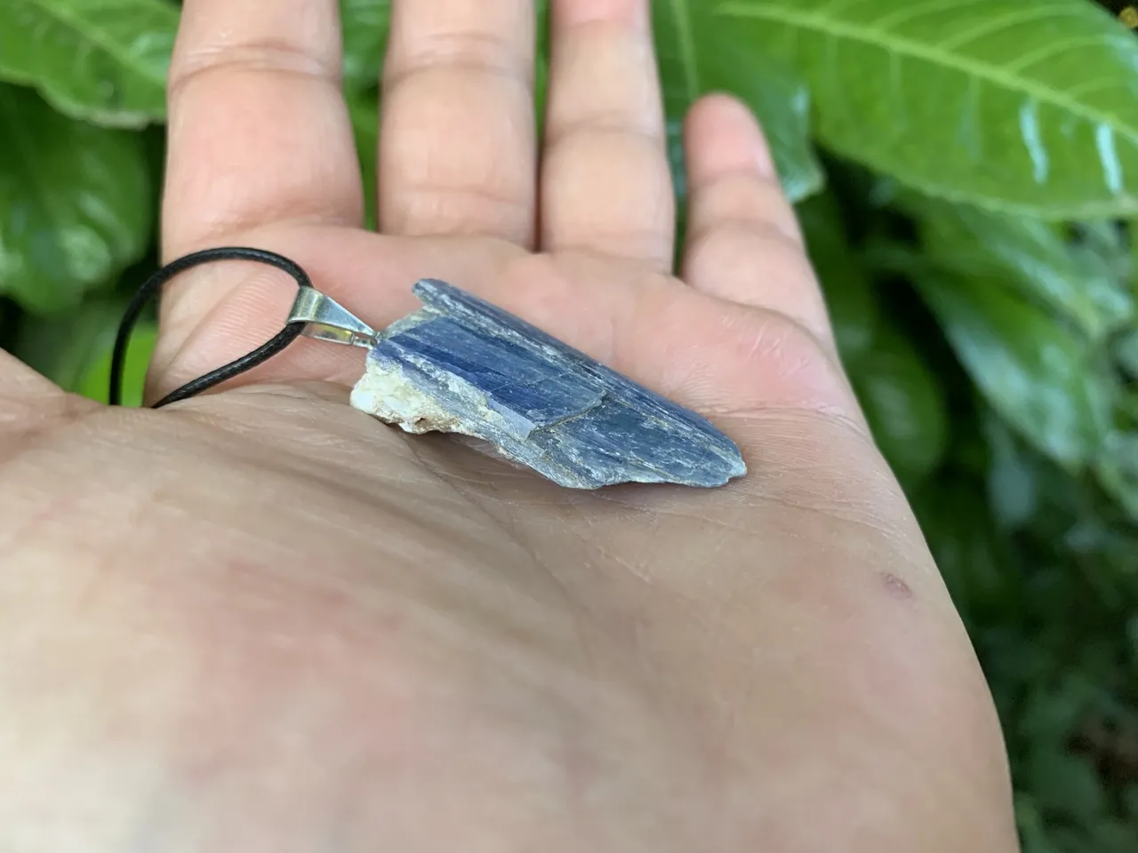 Cyanite bleue brute A