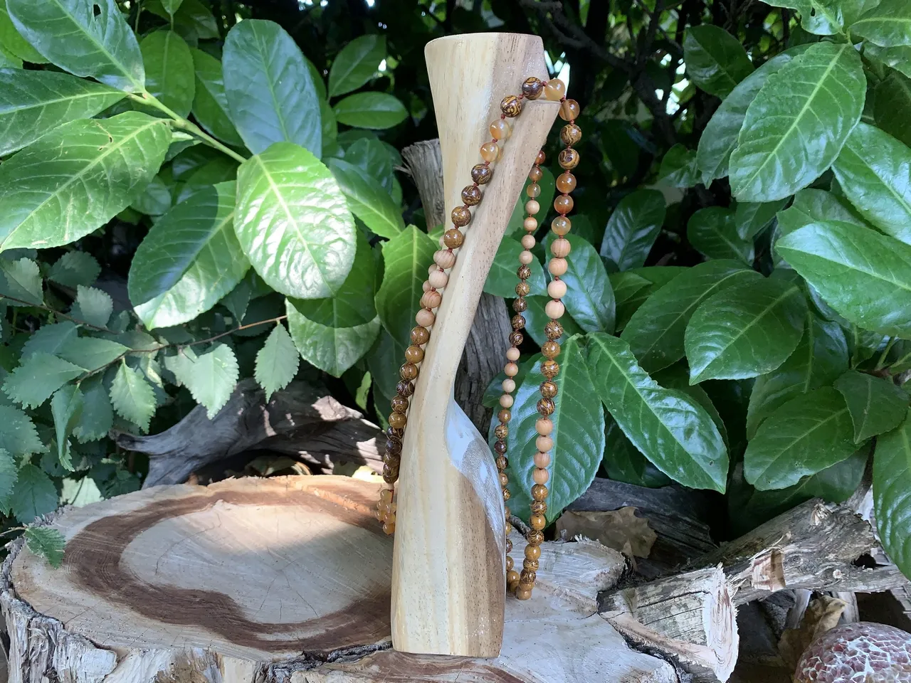 Mala Bouddhiste Lithothérapie et Aromathérapie Jaspe Éléphant, Cornaline  AA et Bois Arbovitae - Bijou Spirituel Fait Main en Pièce Unique