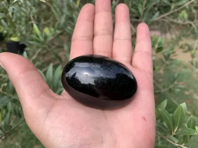 Galet rond Tourmaline Noire AA (120 g) - Brésil - Pierre Naturelle Qualité Supérieure