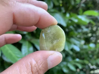 Pierre roulée Grenat Vert Grossulaire AA (12 g) - Mali - Pierre Naturelle Rare Qualité Supérieure