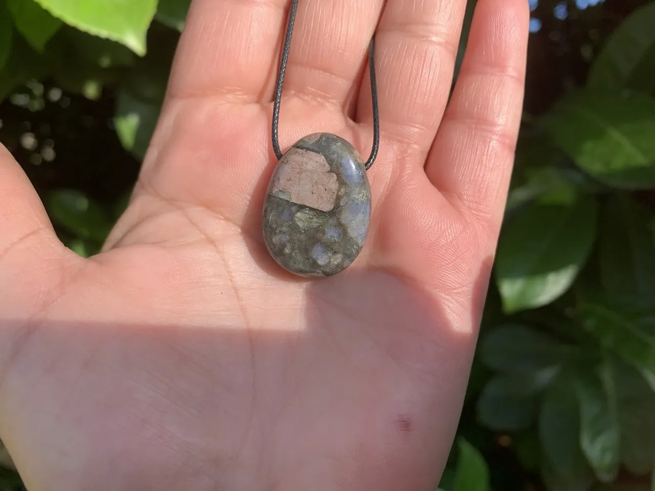 Pendentif Vulcanite (Libérite) AA et cordon - Pierre naturelle Qualité Supérieure Afrique du Sud