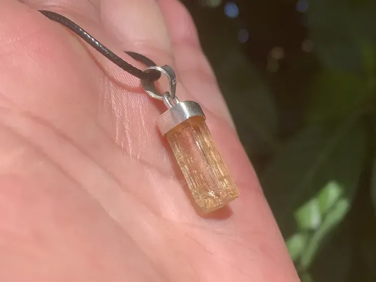 Topaze Impériale jaune AA - Charisme et Vitalité - Pierre naturelle brute Rare Brésil