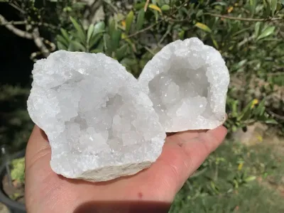 Géode Complète Cristal de Roche AA - Cristaux Naturels Qualité Supérieure Maroc