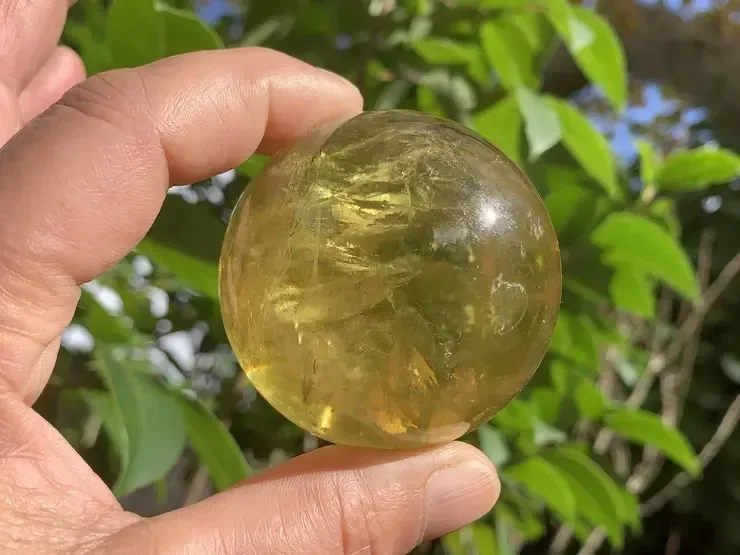 Sphère Citrine naturelle AAA - 55 mm - Couleur Jaune Sphère Citrine naturelle AAA - 55 mm - Couleur Jaune "chartreuse" Très Rare - Congo