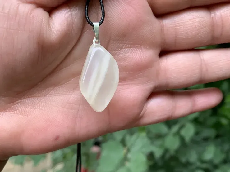 Pendentif Pierre de Lune blanche A - Perception extrasensorielle - Pierre Naturelle Inde