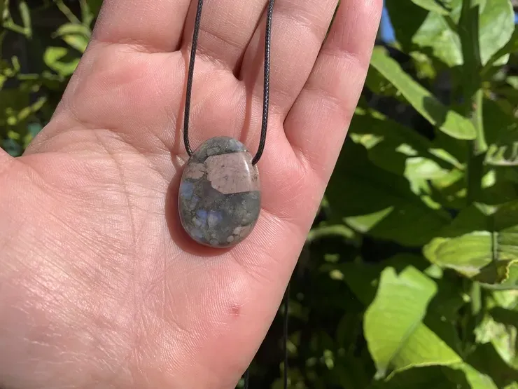 Pendentif Vulcanite (Libérite) AA et cordon - Pierre naturelle Qualité Supérieure Afrique du Sud