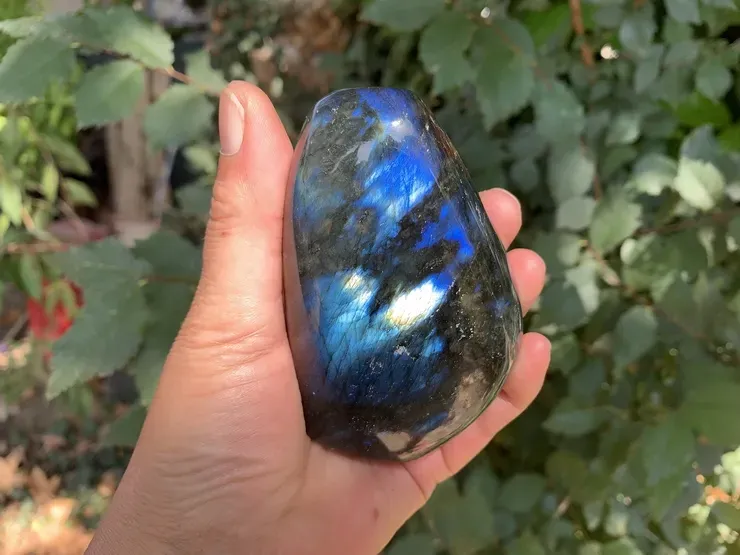 Labradorite bleue A naturelle forme libre - Protection & Éveil Spirituel Labradorite bleue A naturelle forme libre - Protection & Éveil Spirituel