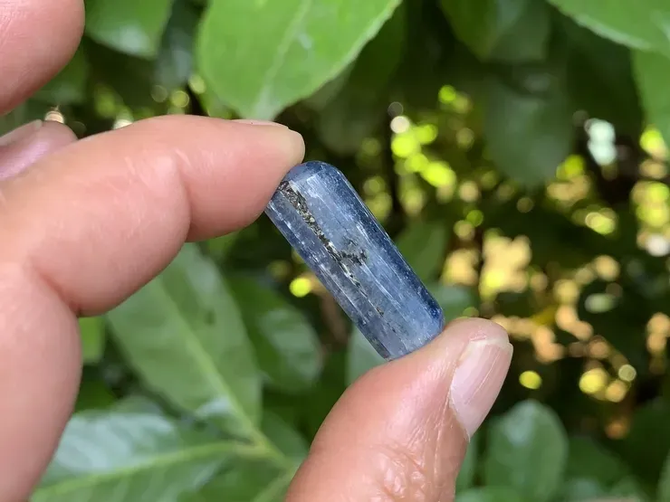 Pierre roulée Cyanite Bleue AA (7 g) - Inde - Pierre Naturelle Rare Qualité Supérieure