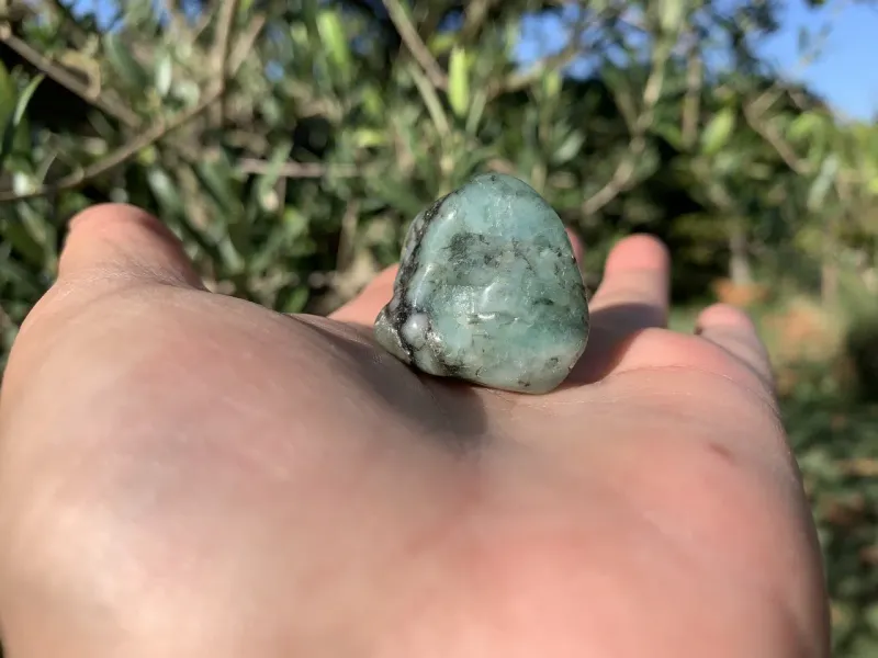 Pierre roulée Émeraude A - Pierre Fine Naturelle Brésil