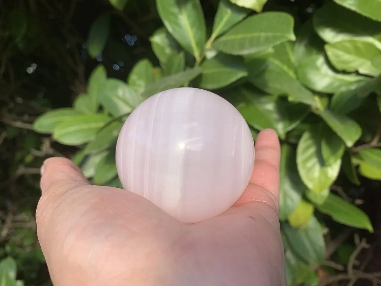 Manganocalcite (Calcite rose) AA naturelle — Sphère (58 mm - 270 g) — Pérou