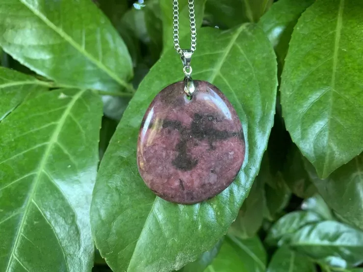 pendentif Rhodonite AA - Anti-Stress et Amour