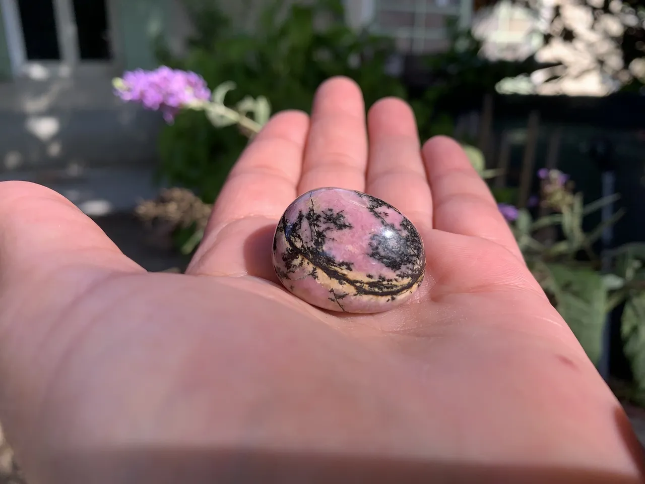 Pierre roulée Rhodonite AA naturelle  — Madagascar