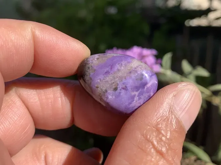 Pierre roulée Charoite AA (12 g) - Russie - Pierre Naturelle Rare Qualité Supérieure