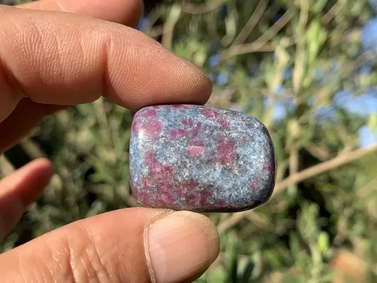 Pierre roulée Rubis/Cyanite Bleue Extra (29 g) - Inde - Pierre Naturelle Top Qualité (la meilleure)