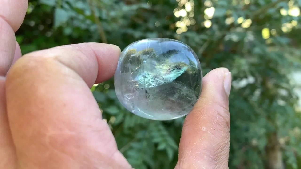 Galet rond Fluorine (Fluorite) Verte/Bleue AA+ — Pierre naturelle de haute qualité — Chine