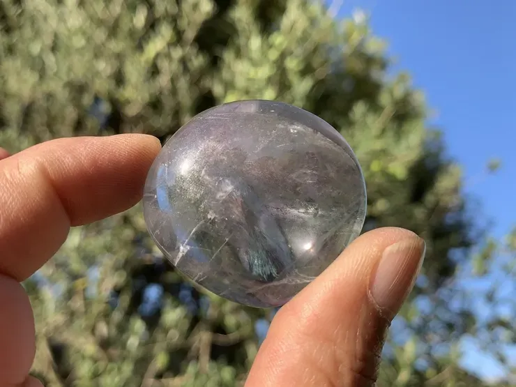 Galet rond Fluorine (Fluorite) Verte/Bleue AA+ — Pierre naturelle de haute qualité — Chine