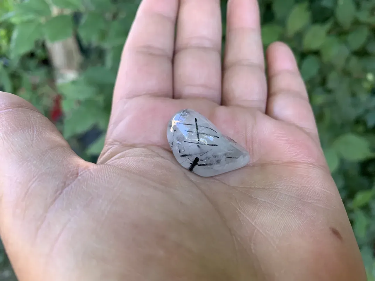 Pierre roulée Quartz tourmaline noire AA naturelle — Brésil Pierre Quartz Tourmaline Noire AA