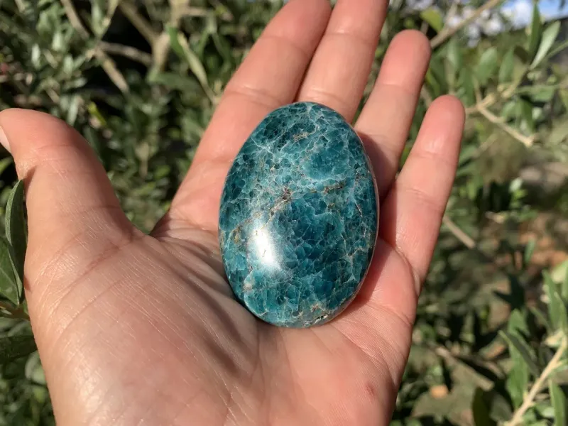 Galet Apatite bleue AA naturelle — Madagascar Galet Apatite bleue AA naturelle — Madagascar