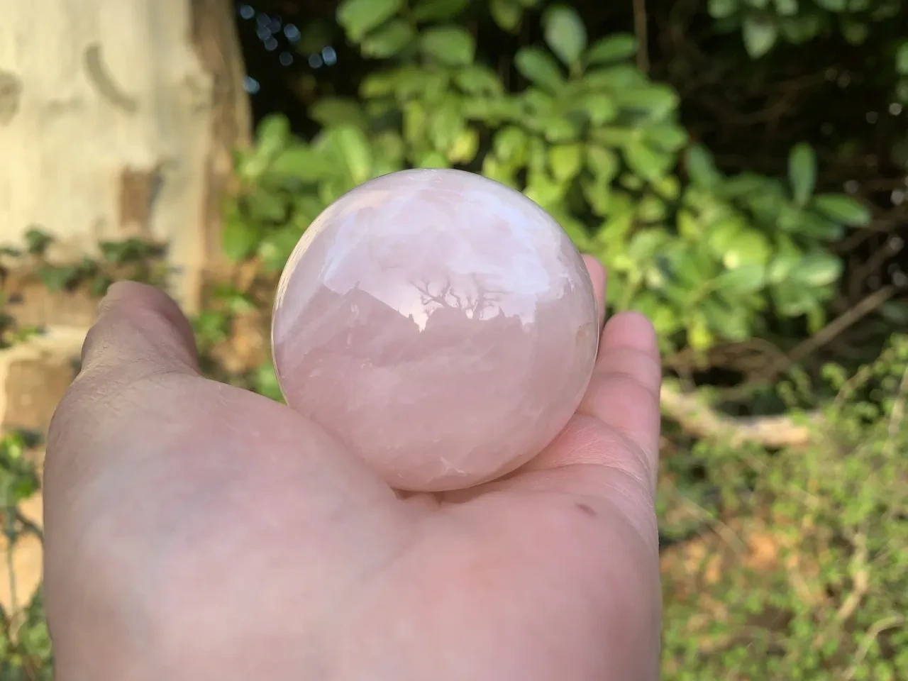 Sphère Quartz Rose A (53 mm - 212 g) Pierre Naturelle Madagascar