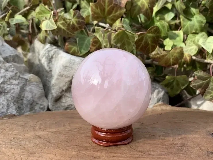 Sphère Quartz Rose A (53 mm - 212 g) Pierre Naturelle Madagascar