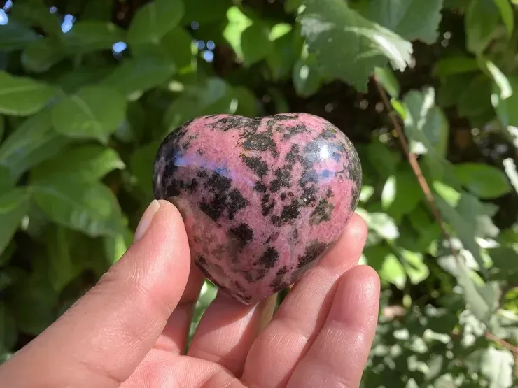 Cœur Rhodonite AA (218 g) - Madagascar - Pierre Naturelle Qualité Supérieure