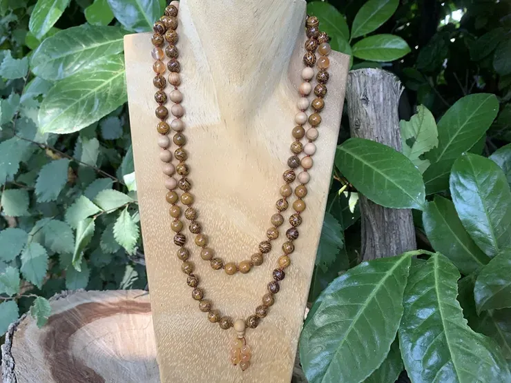 Mala Bouddhiste Lithothérapie et Aromathérapie Jaspe Éléphant, Cornaline  AA et Bois Arbovitae - Bijou Spirituel Fait Main en Pièce Unique