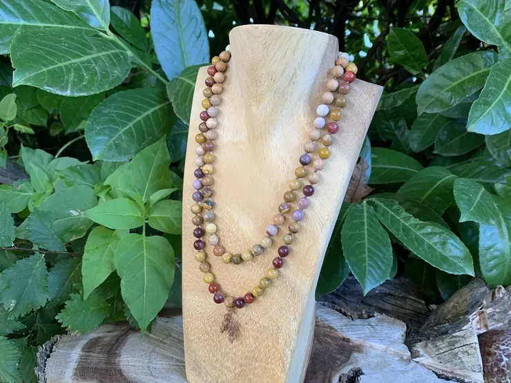 Mala Bouddhiste Lithothérapie et Aromathérapie Jaspe Mokaïte AA et Bois Arbovitae - Bijou Spirituel Fait Main en Pièce Unique