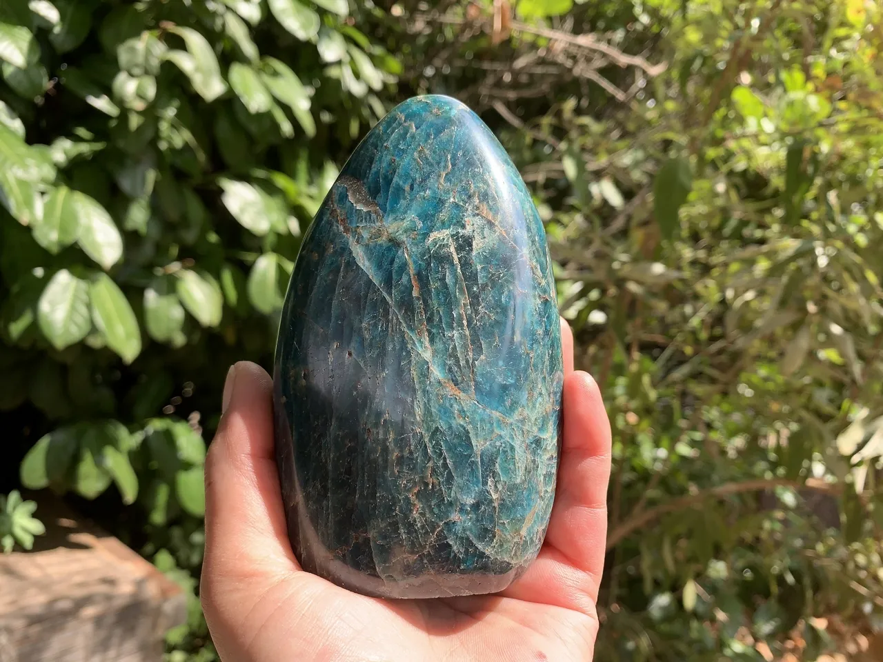 Apatite Bleue AA naturelle de Madagascar — Présence minérale en forme libre